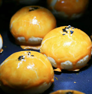 广西传统特产蛋黄酥美食糕点蛋黄酥休闲零食点心6枚盒装图2