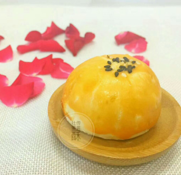 广西传统特产蛋黄酥美食糕点蛋黄酥休闲零食点心6枚盒装图3
