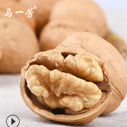 马一芳 2018年新疆薄皮核桃批发2500g礼盒包装厂家直销图3