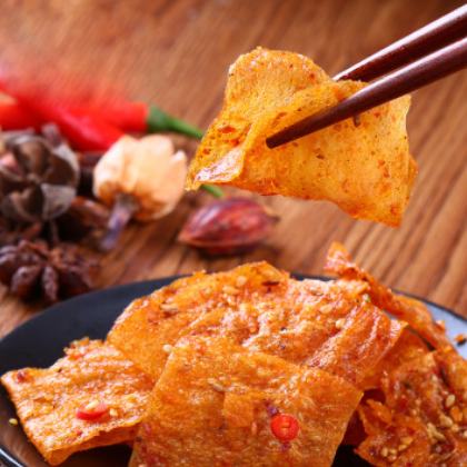 源氏辣条休闲食品 校草豆皮65g香辣味老式怀旧办公学零食整箱批发图2