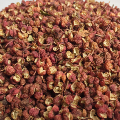 供应花椒，颜色鲜红，杂质少于5%，足干,香味浓郁。