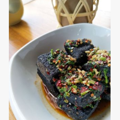 菜帮主长沙臭豆腐12片装湖南特产带料汁黑色臭干子酒店半成品小吃图2