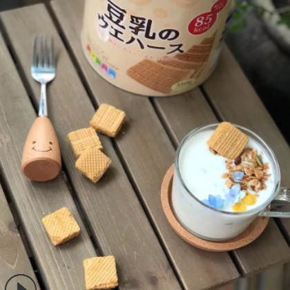网红MarLour万宝路豆乳威化饼干 小红书年货零食小吃膨化桶装350g图2