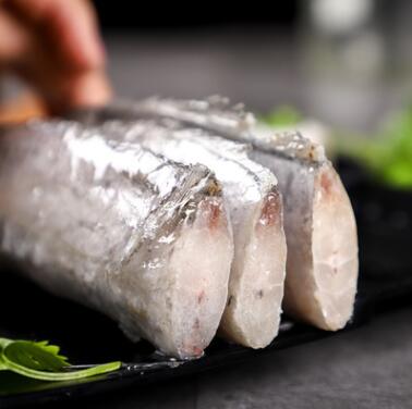 厂家直销东海带鱼段速冻新鲜刀鱼自助餐海产品冷冻海鲜刀鱼