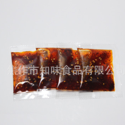 热干面辣油包方便食品调味料包拌面酱包外卖小包装辣油包订制加工图3